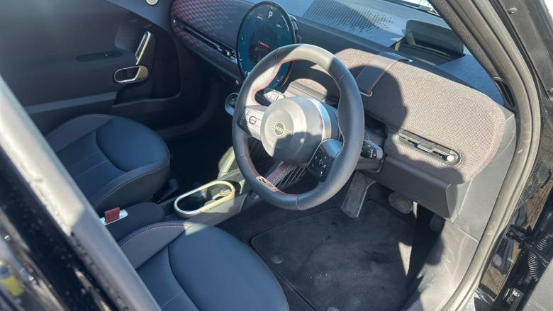 MINI Aceman 135kW E Classic 43kWh 5dr Auto Electric Hatchback